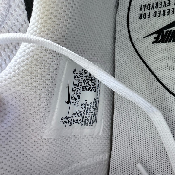 Nike Air Max White and Black Women's Shoes - Picture 6 of 6